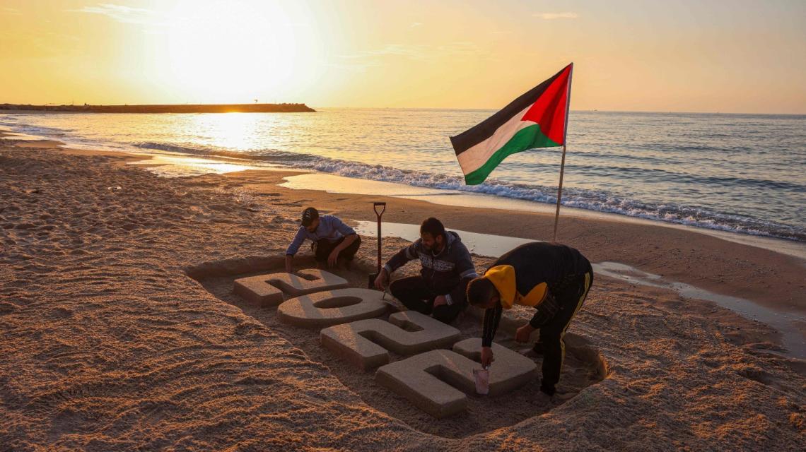 بالصور : من بحر غزة هذا المساء