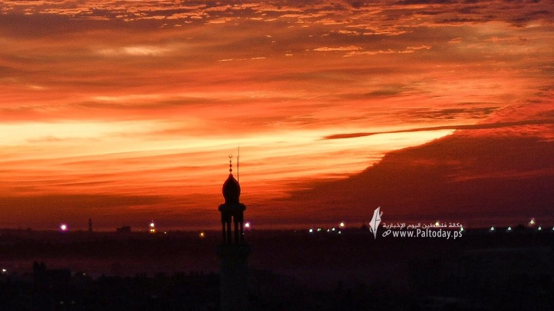 شاهد ; غروب ساحر واستثنائي من مدينة خانيونس جنوب القطاع