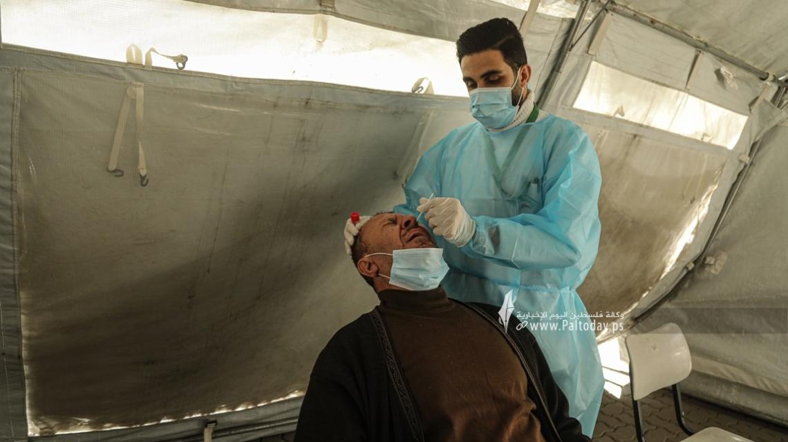 بالصور:  استمرار فحوصات كورونا في قطاع غزة مع الإعلان عن وجود إصابة متحور أوميكرون