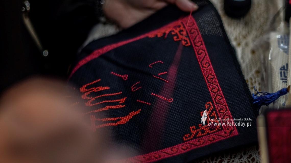 أغلفة المصاحف المُطرزة. من نساء غزة إلى العالم