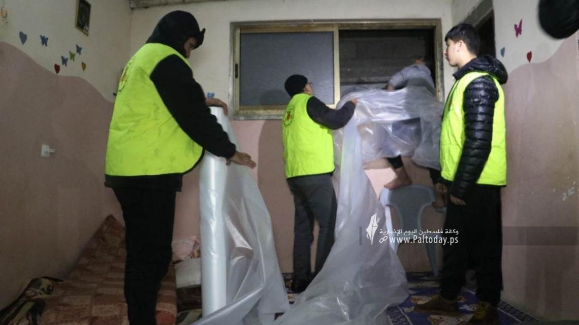 بالصور: الجهاد بغزة تبدأ حملة إغاثة الأسر المتضررة من المنخفض الجوي