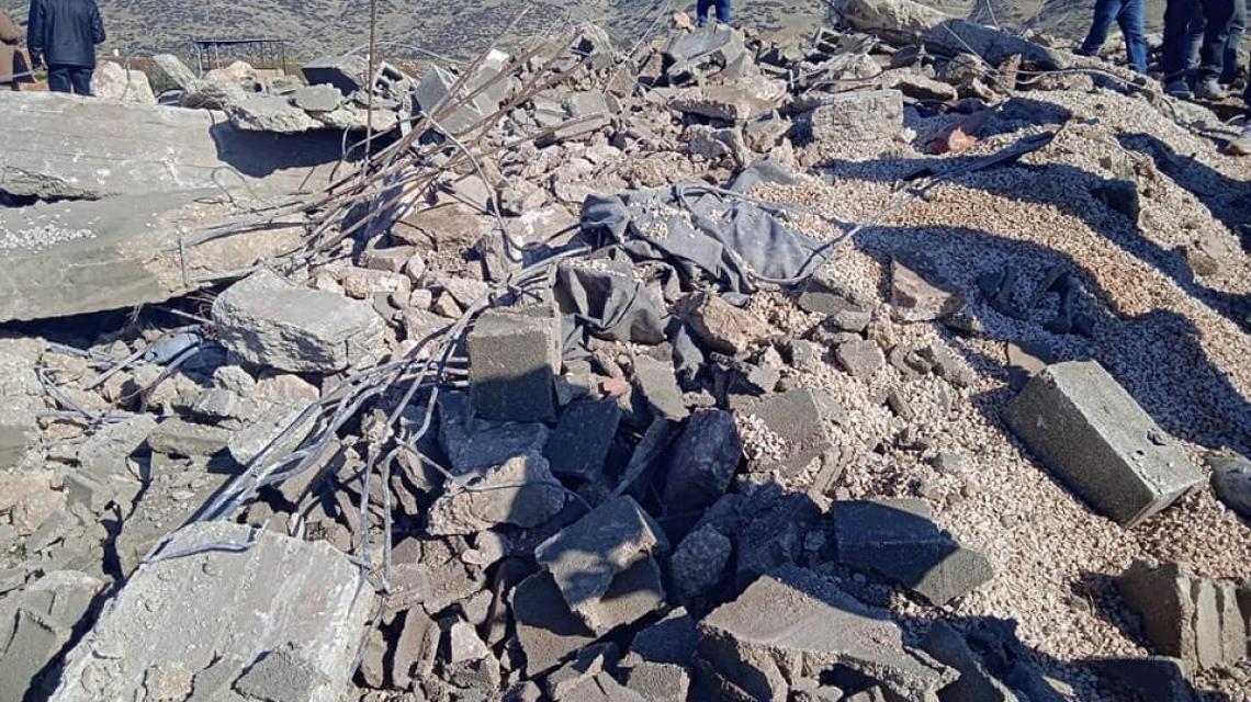 بالصور: قوات الاحتلال تهدم منزل قيد الإنشاء في قرية العقبة شرق طوباس