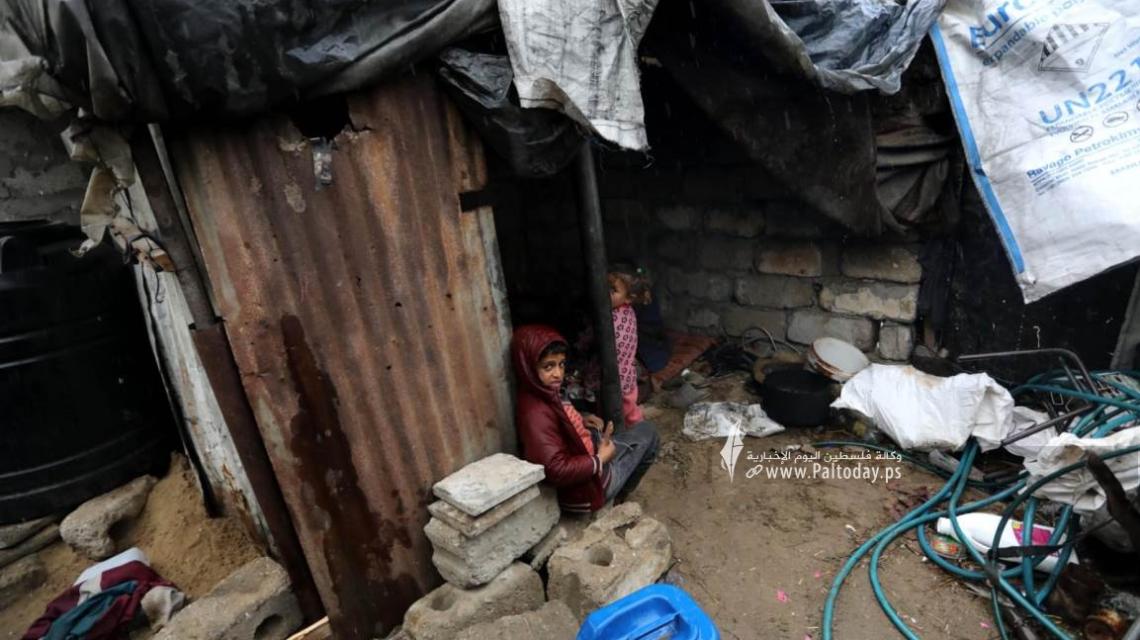 بالصور: عائلات بغزة تعيش ظروفا صعبة في ظل البرد القارس
