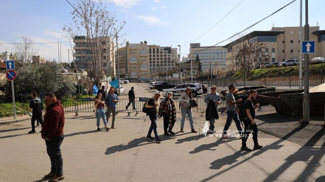 بالصور: شرطة الاحتلال تعرقل وصول المواطنين والمتضامنين لحي الشيخ جراح بالقدس
