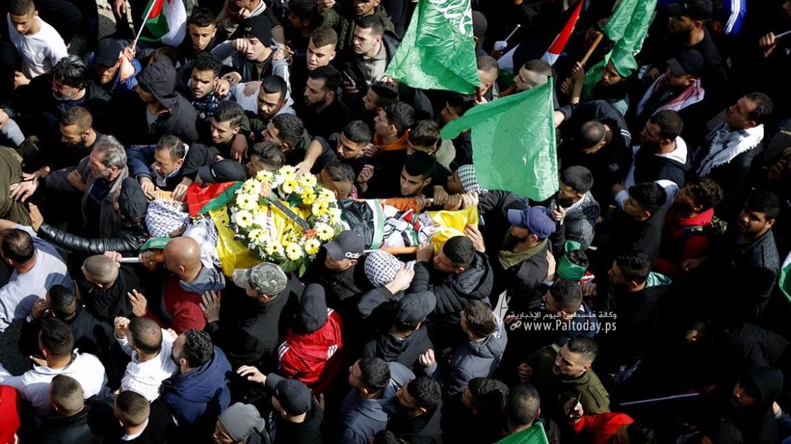 بالصور: تشييع جثمان الشهيد نهاد البرغوثي 20 عاما لمثواه الأخير في قرية كفر عين قرب رام الله