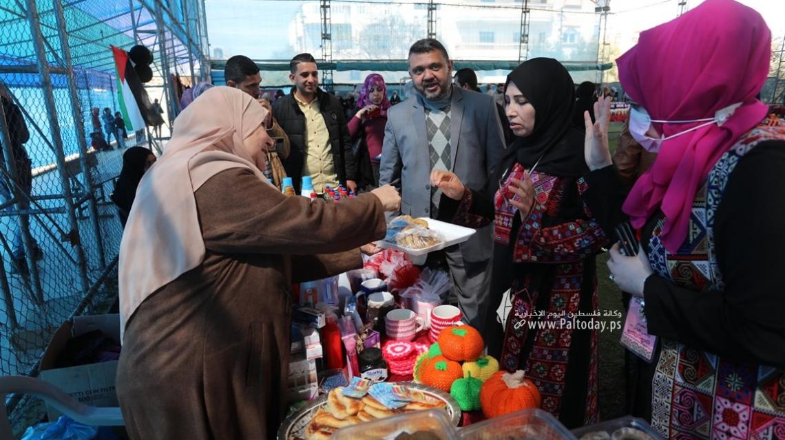 بالصور : معرض انتاجي كياني في دير البلح بالتزامن مع يوم المرأة العالمي بعرض منتجات وابداعات السيدات