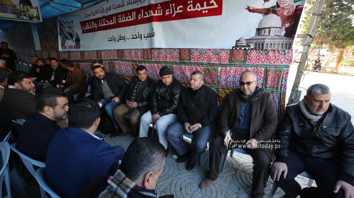بالصور: الهيئة الوطنية لدعم وإسناد شعبنا في الداخل المحتل تقيم خيمة عزاء لشهداء الضفة والنقب في ساحة الجندي المجهول غرب مدينة غزة