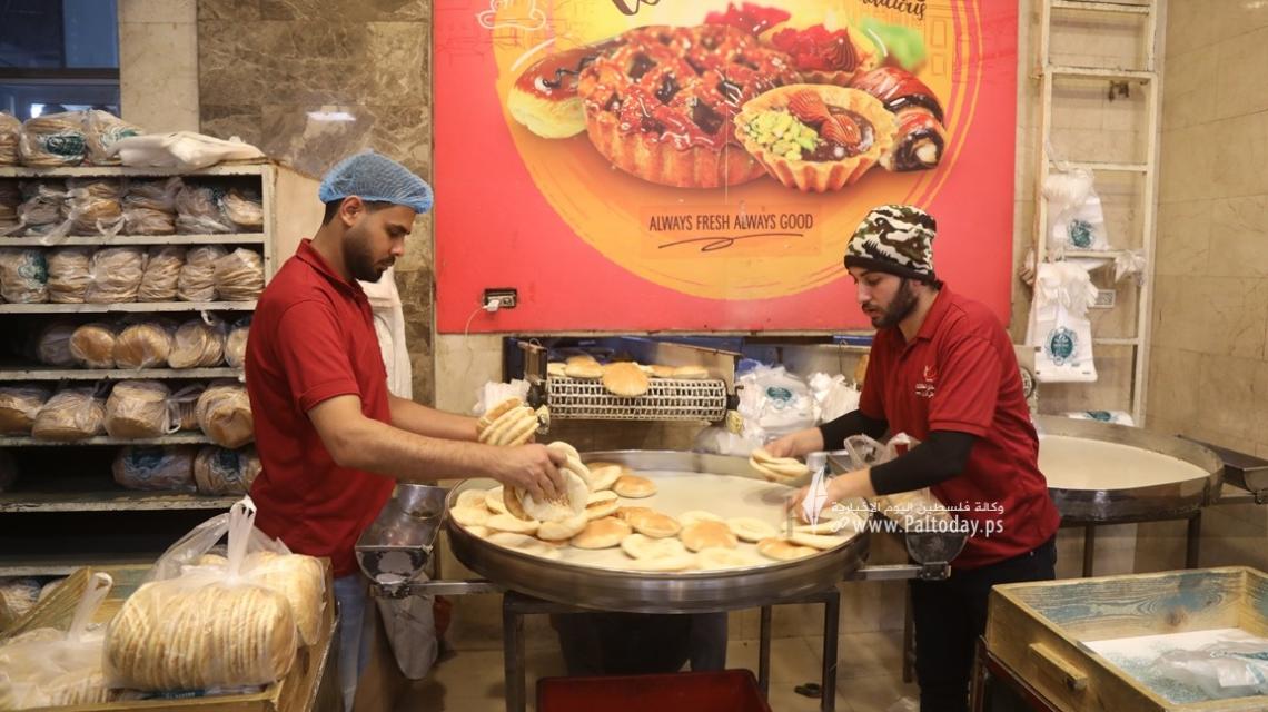 بالصور:  عمل المخابز في غزة على وقع التحذيرات من نفاذه خلال أسبوعين
