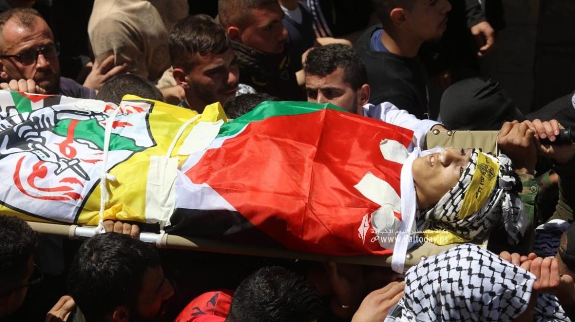 بالصور :بيت لحم - تشييع جثمان الشهيد قصي حمامرة (14) عاما لمثواه الاخير في قرية حوسان