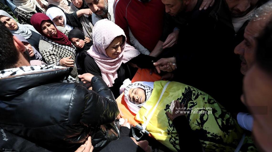 بالصور: تشييع جثمان الشهيد لطفي ابراهيم اللبدي (18 عاماً) في بلدة اليامون بجنين الذي استشهد فجر اليوم متأثرا باصابته يوم الاثنين الماضي