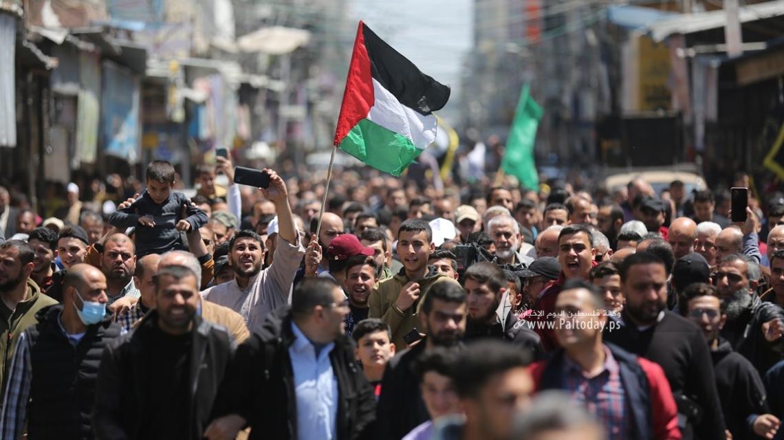 بالصور: دعماً ونصرة للقدس والاقصى..جماهير غفيرة من ابناء شعبنا في قطاع غزة تخرج في مسيرات دعت لها الفصائل الفلسطينية