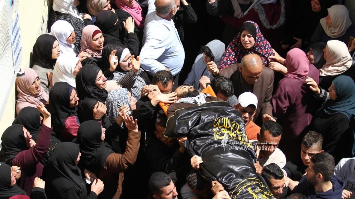 بالصور: جنين - تشييع جثمان الشهيد شأس كممجي لمثواه الاخير في بلدة كفر دان قرب جنين