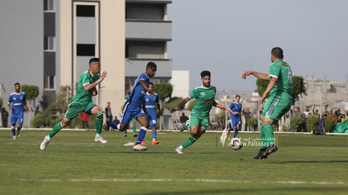 بالصور:  جانب من مباراة نادي اتحاد الشجاعية وشباب رفح في بطولة الدوري الممتاز المقامة على أرضية ملعب اليرموك غرب غزة