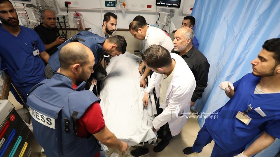 بالصور: جنين - لحظة الإعلان عن استشهاد الزميلة الصحافية شيرين أبو عاقلة في مستشفى ابن سينا