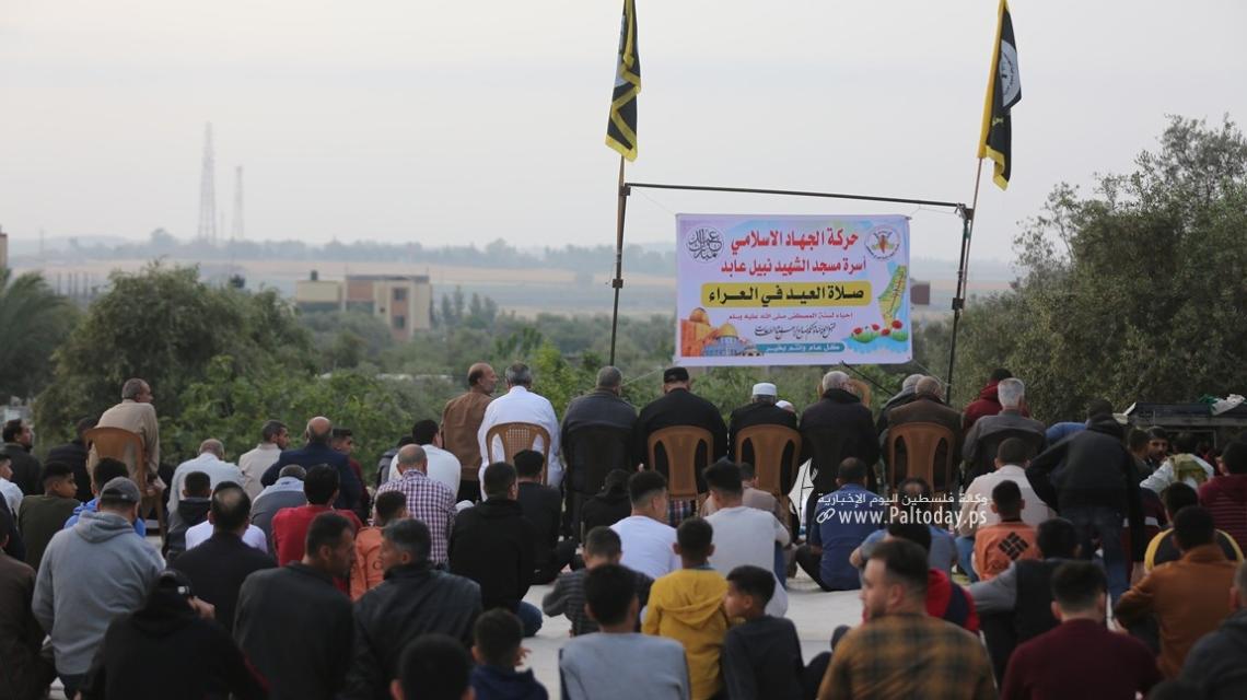 بالصور: حركة الجهاد تقيم صلاة العيد في العراء بمحافظات القطاع