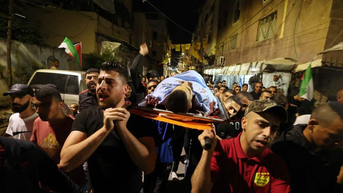وداع  الشهيد بلال قبها (24 عاماً) في مخيم جنين  جنوب الضفة الغربية