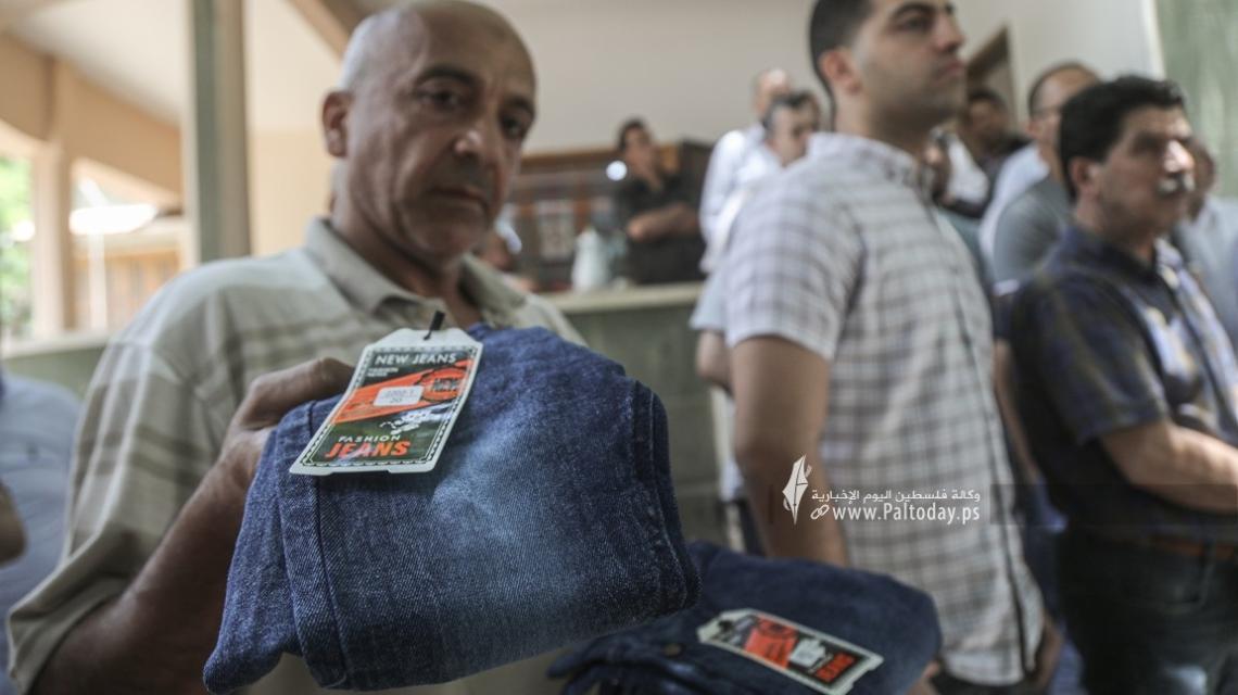 بالصور: جمعية تجار الملابس في غزة تنظم وقفة احتجاجية رفضاً لقرار وزارة الاقتصاد فرض رسوم إضافية على الملابس المستوردة
