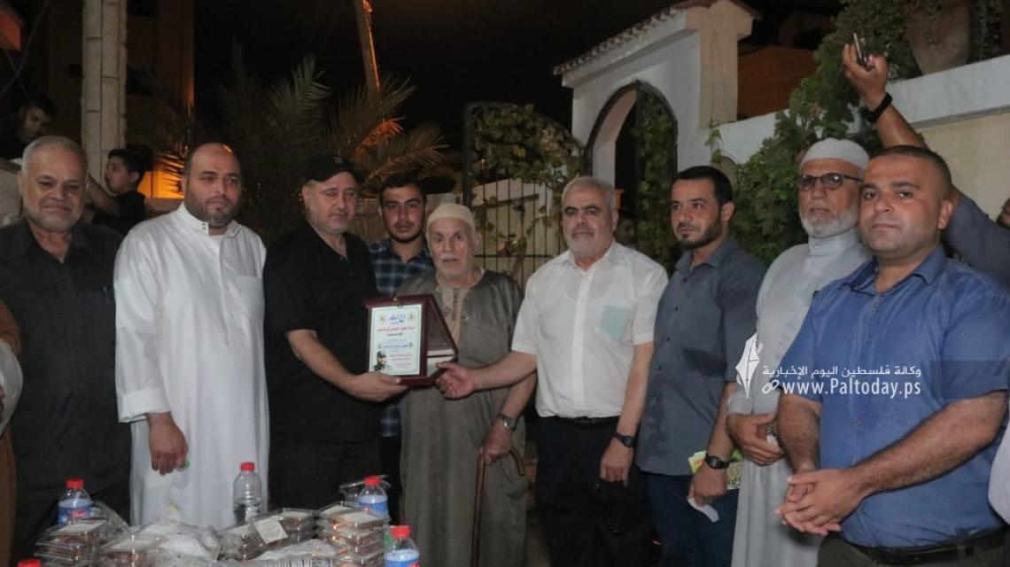 بالصور :الجهاد الإسلامي وسرايا القدس تنظم زيارة لعائلة الشهيد القائد شعبان الدحدوح في الذكرى السنوية لاستشهاده.