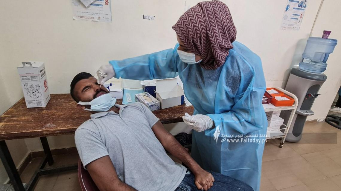 بالصور: غزة.. استئناف فحص كورونا للمواطنين مع دخول الموجة الخامسة من الوباء لقطاع غزة