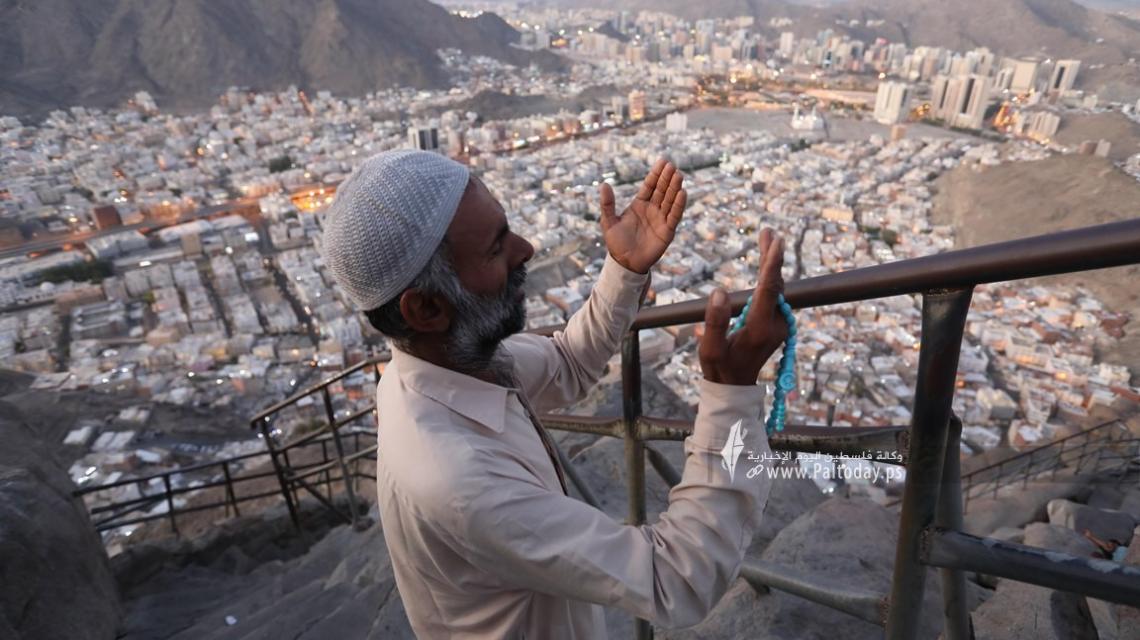 بالصور : جبل النور مزار للحجاج وسبيل الوصول إلى غار حراء