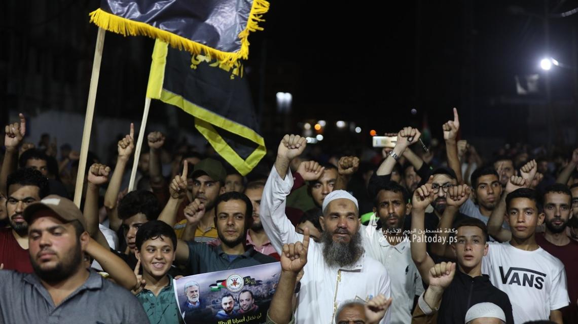 بالصور: الجهاد الإسلامي تنظم مسيرة حاشدة نصرةً ودعماً للأسرى المضربين عـن الطعـام فـي سجـون الاحتـلال.