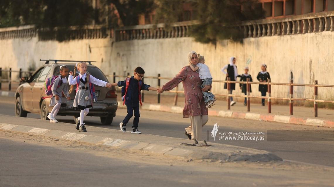 بالصور: طلبة المدارس يتوافدون إلى مقاعد الدراسة مع بدء العام الدراسي الجديد ٢٠٢٢_٢٠٢٣