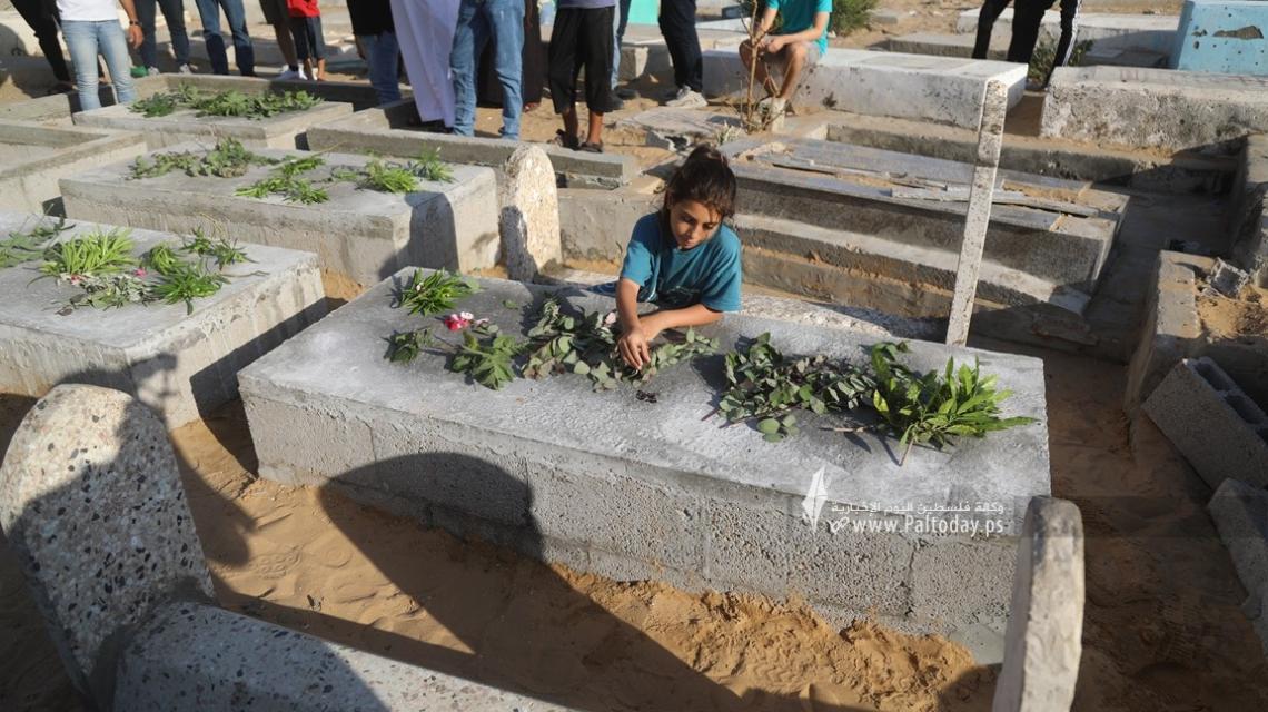 بالصور: عائلة نجم وأهالي حي الفالوجا شمال غزة ينظمون وقفة احتجاجية تنديداً بجريمة استهداف أطفالهم عقب اعتراف جيش العدو بقتلهم
