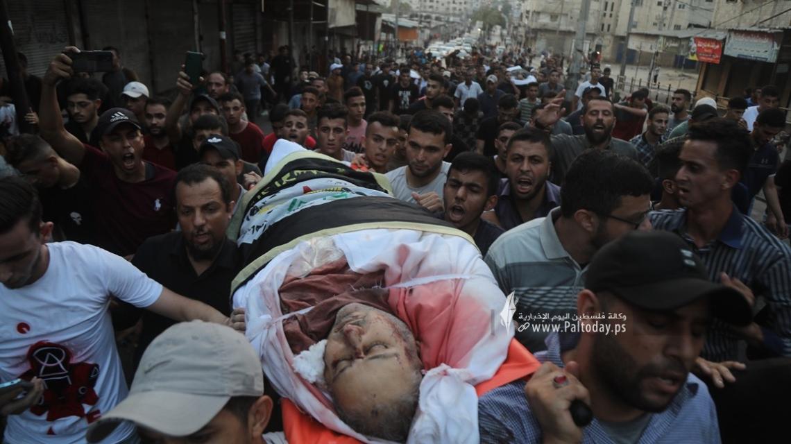 بالصور: جماهير غفيرة من ابناء شعبنا تشييع جثمان القائد الكبير تيسير الجعبري