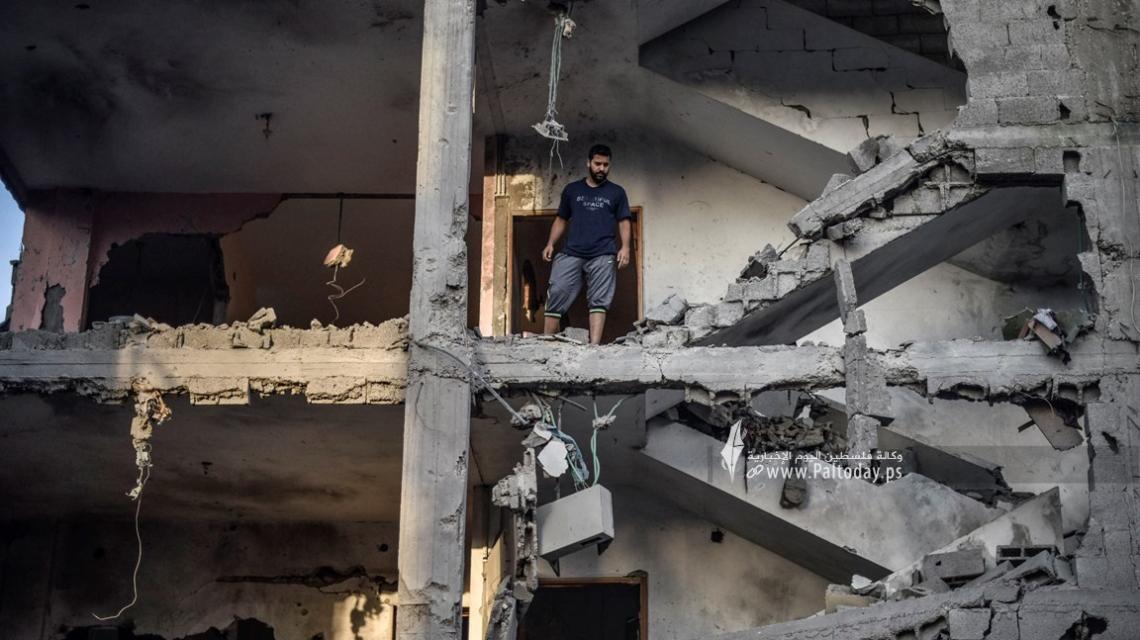 بالصور : أثار الدمار الكبير لهدم 3 منازل في رفح