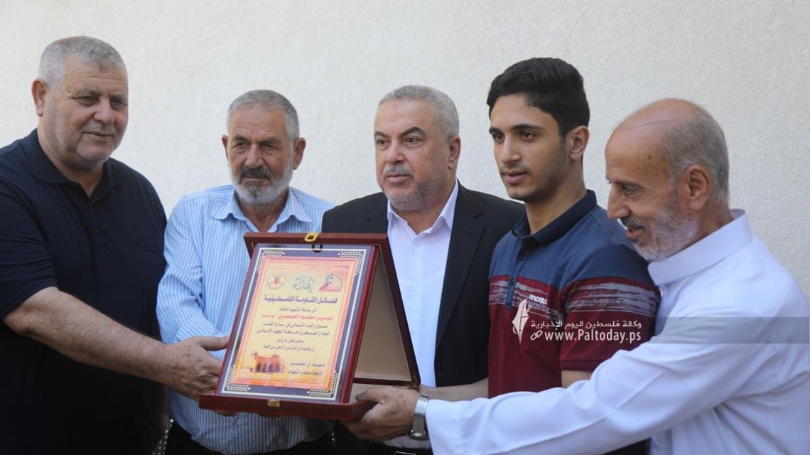 بالصور: زيارة فصائل المقاومة  بقطاع غزة لمنزل الشهيد القائد تيسير الجعبري