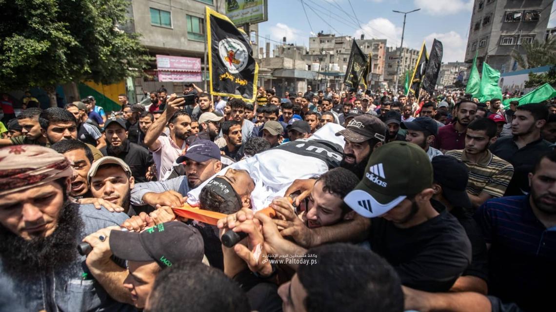تشييع الشهيد ' أنس الإنشاصي " الذي ارتقى متأثراَ بجراحه خلال العدوان الإسرائيلي الأخير على قطاع غزة.