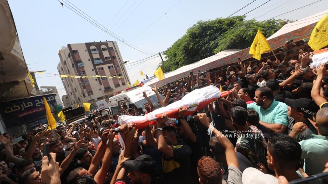 بالصور: تشيع شهداء  مجزرة مقبرة القالوجا شمال القطاع