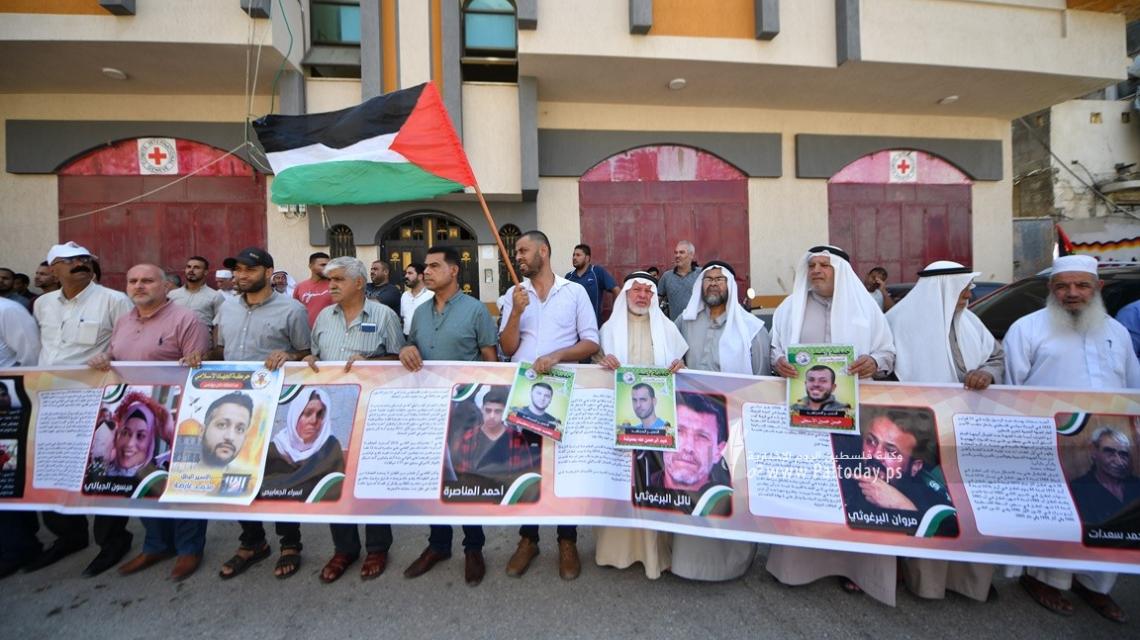 القوى الوطنية والإسلامية بخان يونس تنظم وقفة تضامنية مع الاسرى