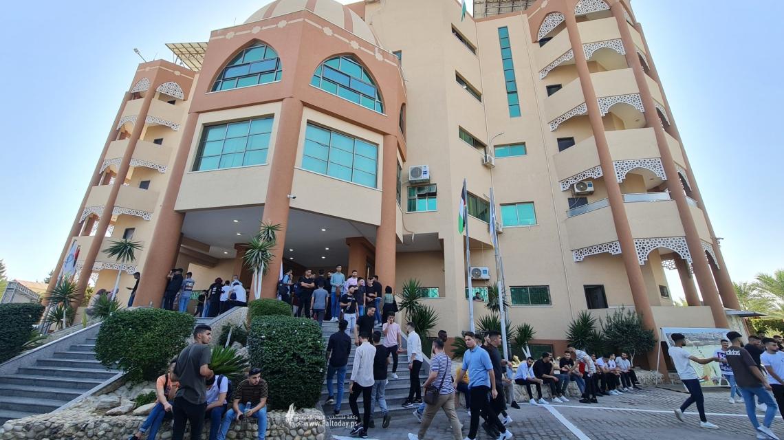 بالصور: بدء الدوام الجامعي في عدد من جامعات قطاع غزة
