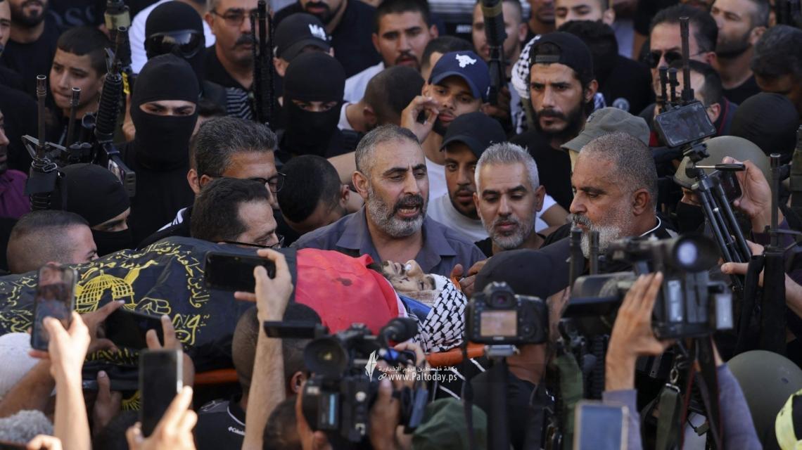 بالصور: تشييع جثامين الشهداء بمسيرة حاشدة في مدينة جنين