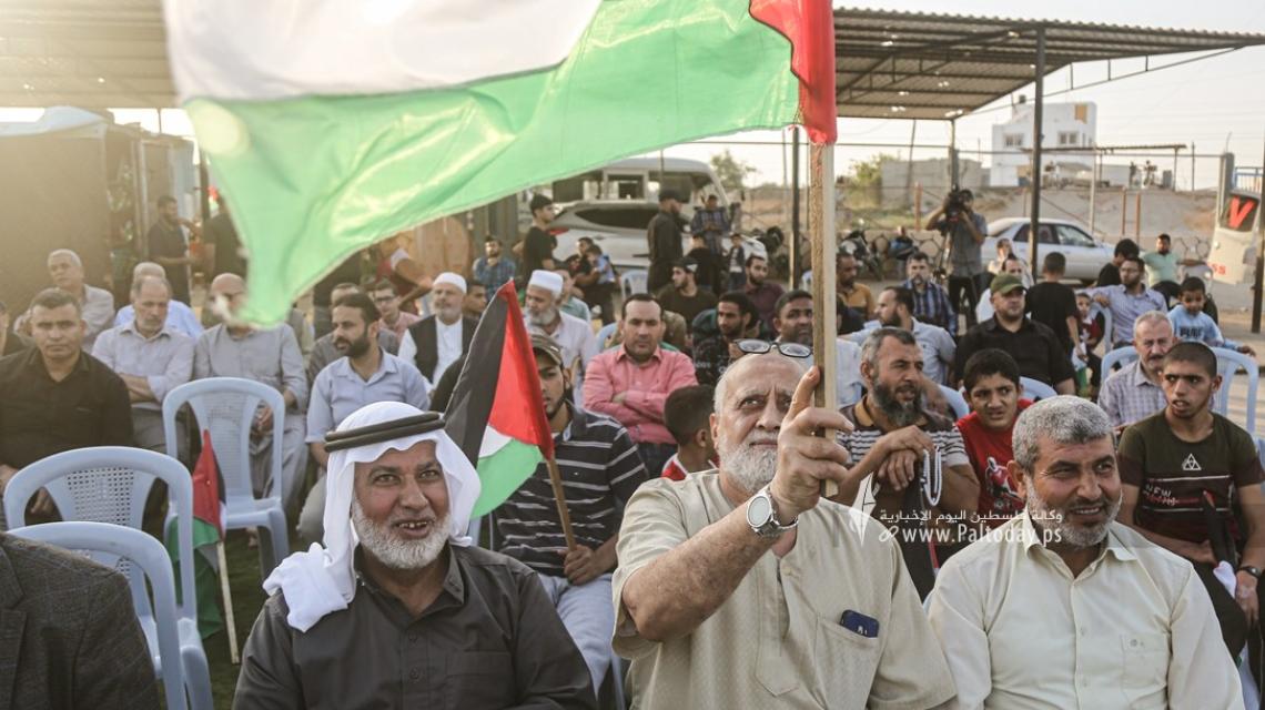 بالصور :فصائل العمل الوطني والإسلامي  تنظم فعالية جماهيرية في مخيم ملكة دعماً وإسناداً لأهلنا في القدس والضفة الغربية على طريق التحرير