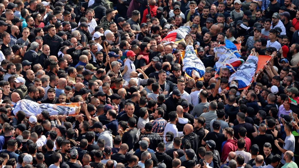 بالصور: في موكب مهيب... نابلـــس تُشييع أقمارها الخمسة