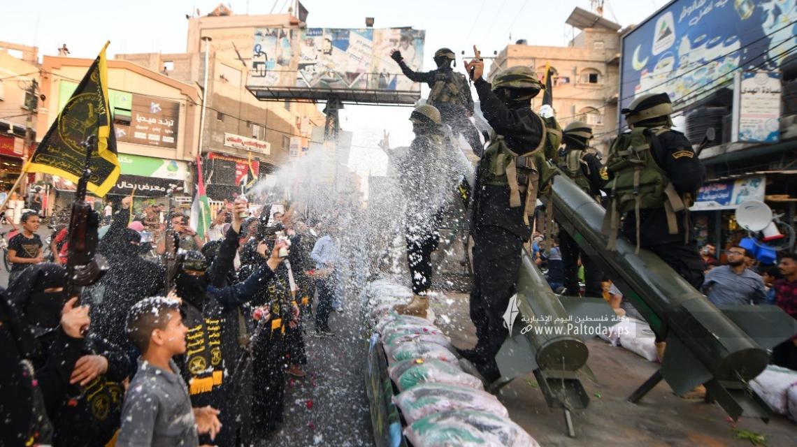 بالصور: سرايا القدس لواء خانيونس تنظم مسير عسكري بمناسبة ذكرى الانطلاقة الجهادية الـ35