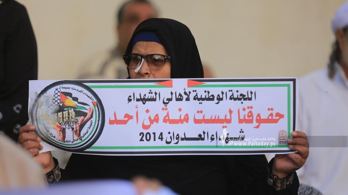 بالصور: تواصل اعتصام أهالي شهداء 2014 للمطالبة بصرف مخصصاتهم المالية