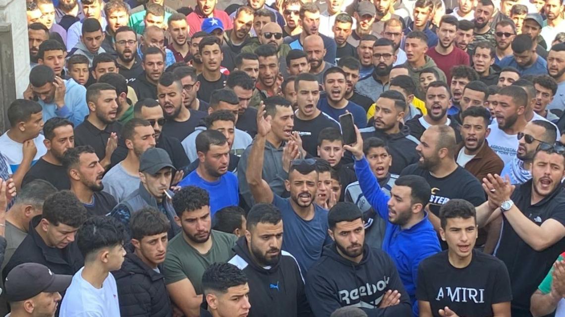 صور | جماهير فلسطينية غفيرة تشّيع الشهيد مصعب نفل في بلدة المزرعة الشرقية برام الله