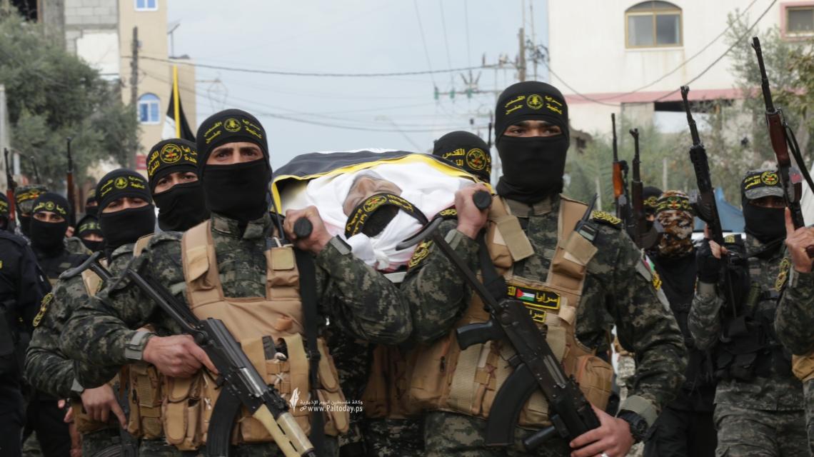 بالصور:  سرايا القدس تودع شهيدها المجاهد «سائد القطناني» بجنازة مهيبة