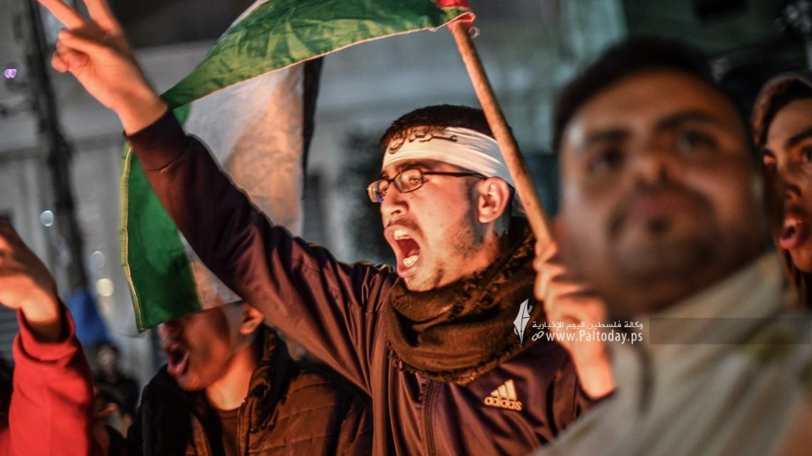 بالصور : غضب جماهير خان يونس التي خرجت للشوارع والمفترقات نصرة لأهلنا الصامدين في قرية حوارة.