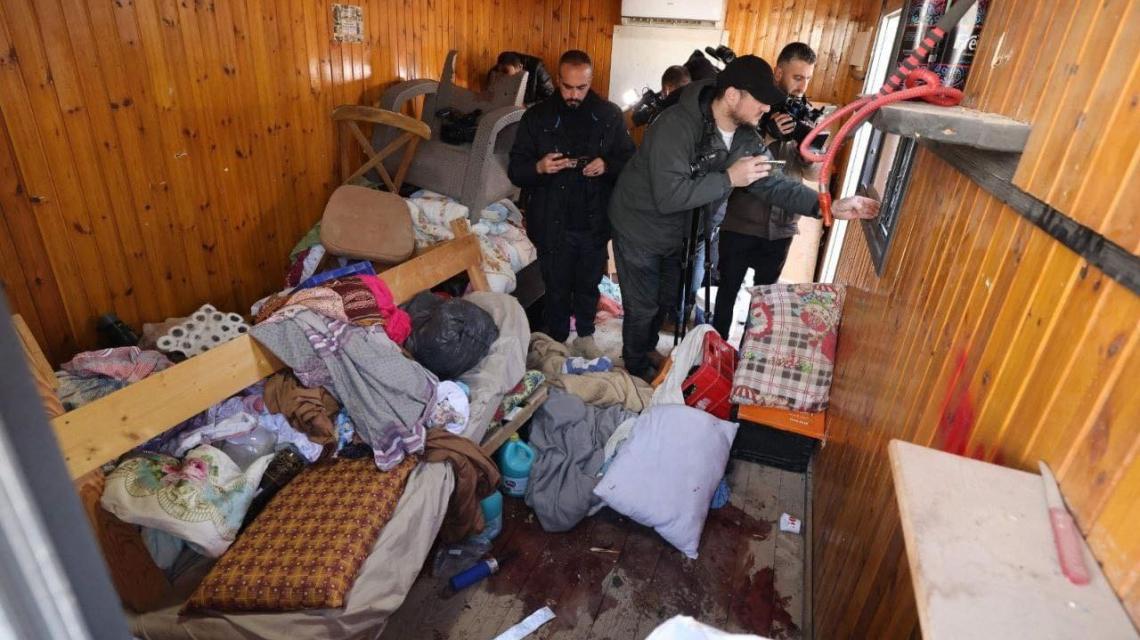 بالصور : أثار الاشتباكات المسلحة التي دارت بين فلسطينيين وقوات الاحتلال في أريحا الليلة الماضية
