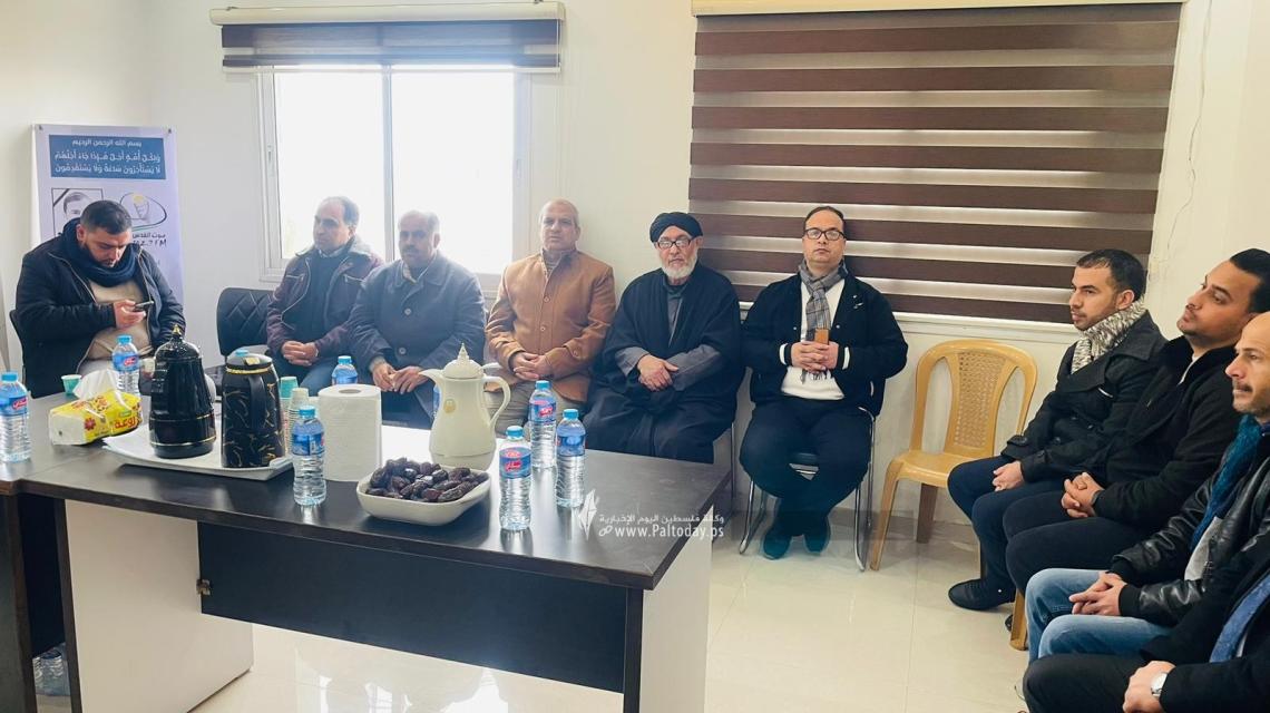 صور من توافد المعزين بوفاة الصحفي المرحوم فادي عبيد، التي تنظمه إذاعة #القدس في مقرها بـغزة.