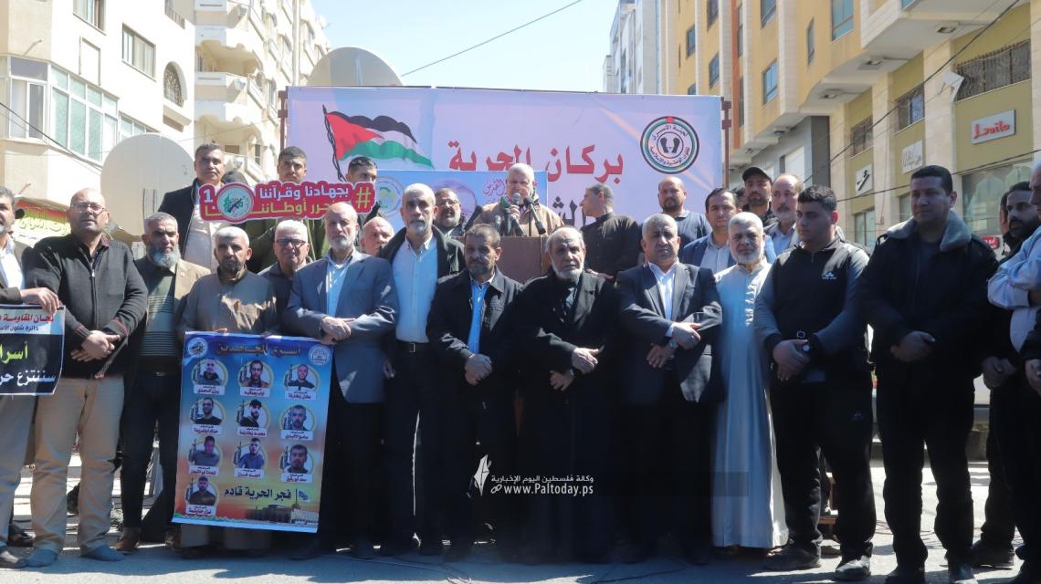 بالصور : لجنة الأسرى تعقد مؤتمراً صحفيا عقب صلاة الجمعة أمام مقر لصليب الأحمر بغزة دعماً و إسناداً للأسرى بسجون الاحتلال
