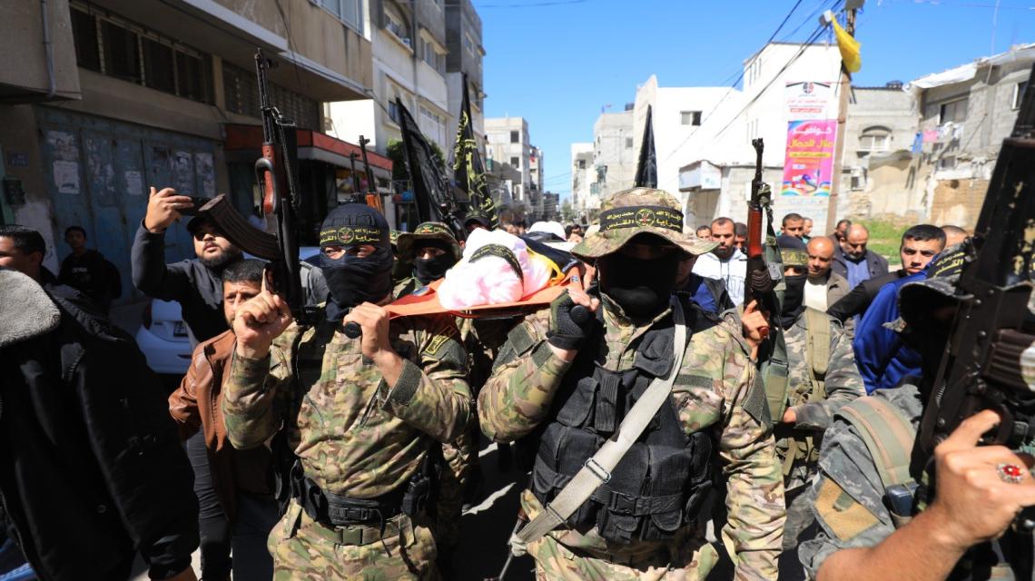 بالصور.. سرايا القدس تودع القائد الميداني «حسام الخطيب» بجنازة مهيبة وسط قطاع غزة