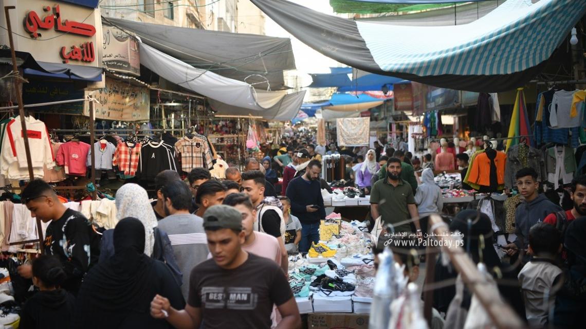 أسواق خان يونس في الساعات الأخيرة من شهر رمضان
