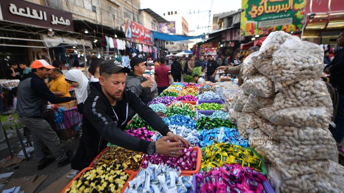 شاهد بالصور عدسة فلسطين اليوم تتجول فى سوق خانيونس قبل عيد الفطر السعيد