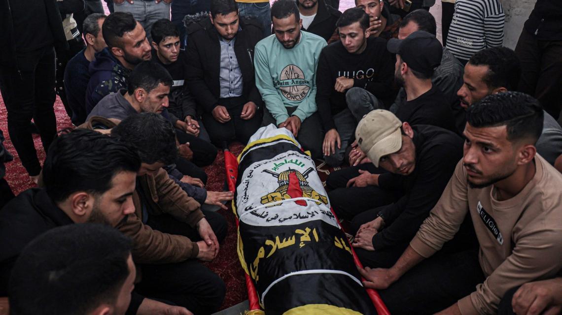بالصور: مشاهد من وداع وحزن أهالي الشهداء الذين ارتقوا خلال العداون الإسرائيلي على قطاع غزة.