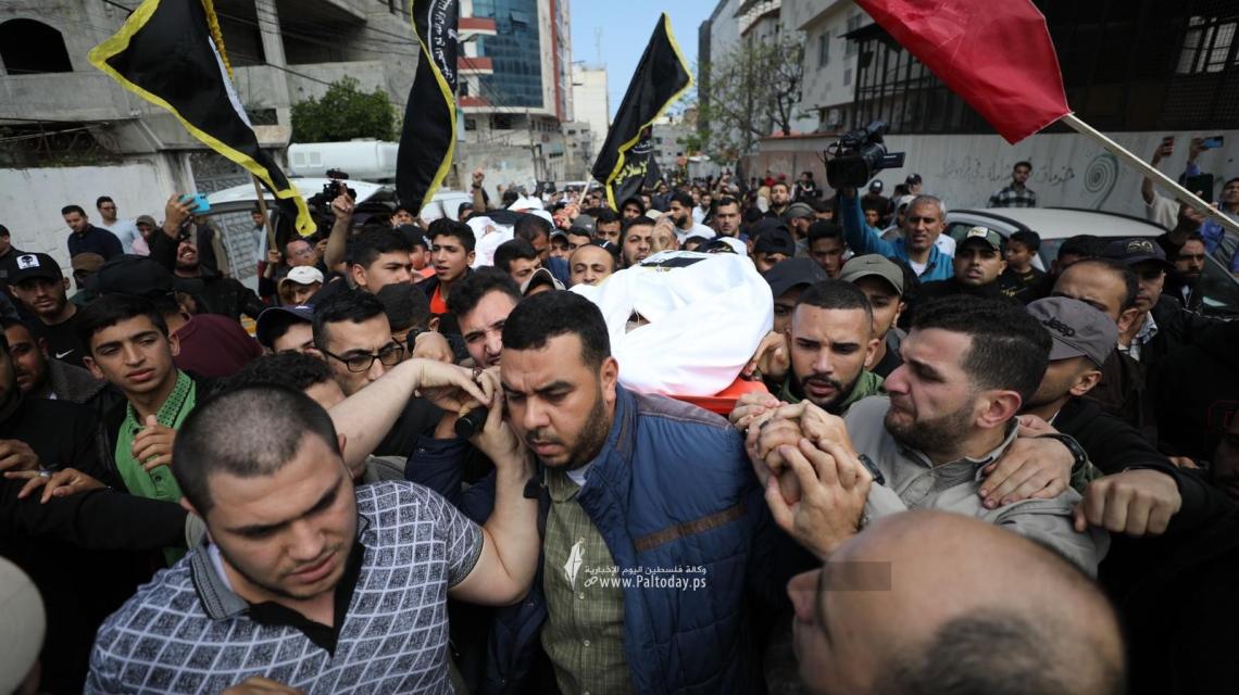 بدء مراسم تشييع جثامين شهداء على إثر عمليات اغتيال جبانة فجر اليوم